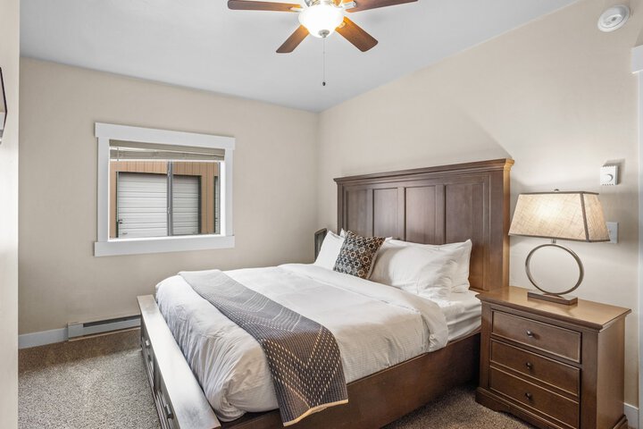 Room 6 of 32