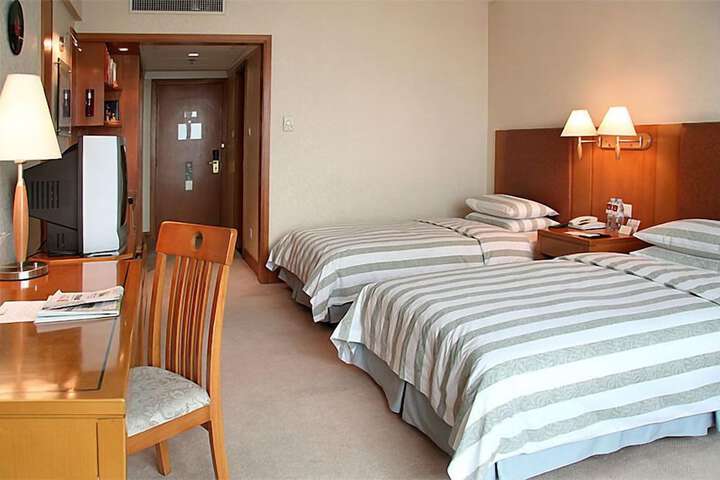 Room 12 of 38