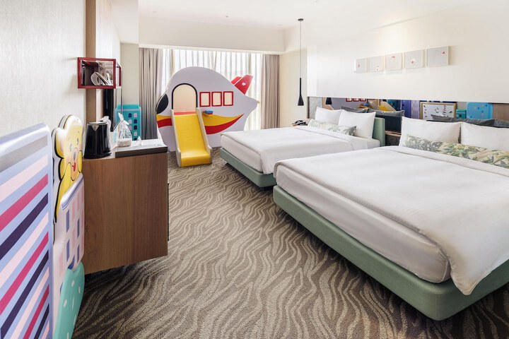Room 10 of 104