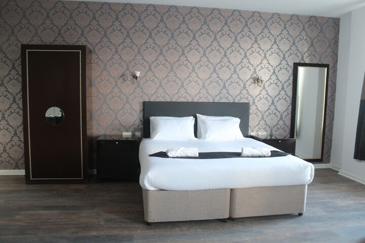 Room 13 of 78