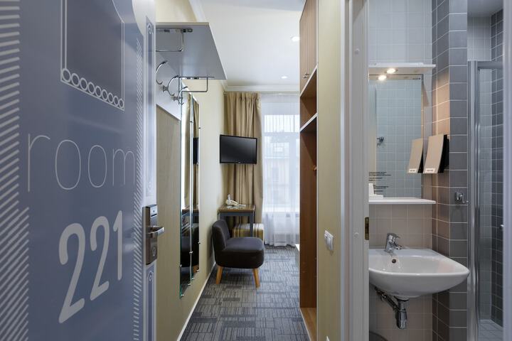 Room 10 of 44