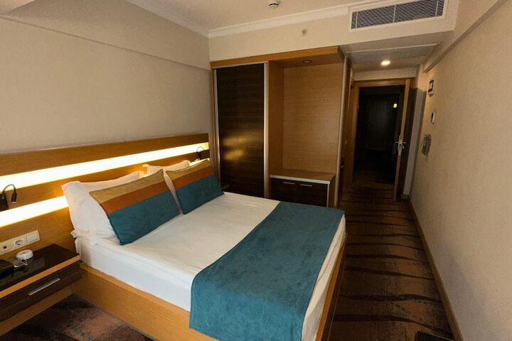 Room 22 of 65