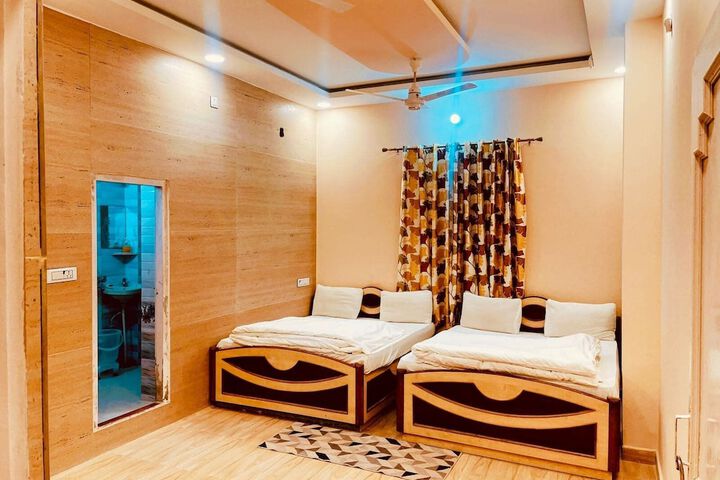 Room 10 of 40