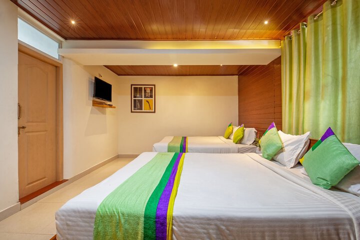 Room 8 of 34