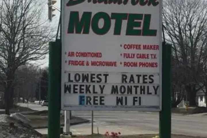 SHAMROCK MOTEL