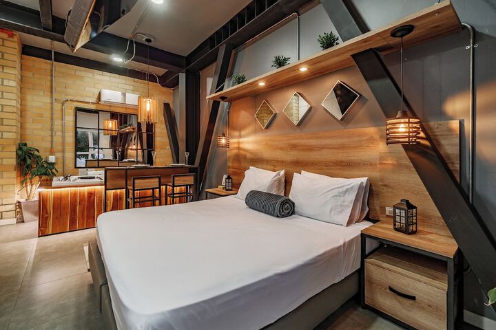 Room 4 of 230