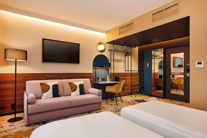 Room 7 of 51