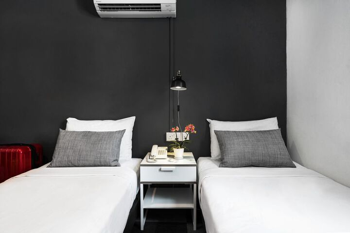 Room 21 of 37