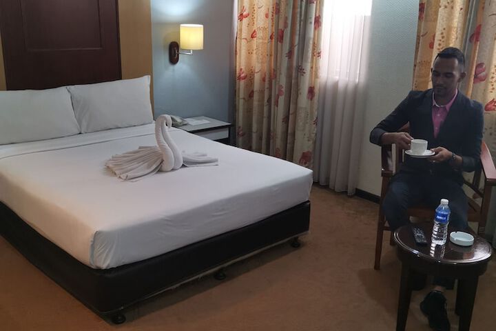 Room 30 of 48