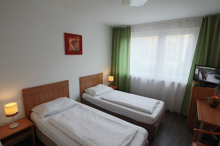 Room 8 of 40