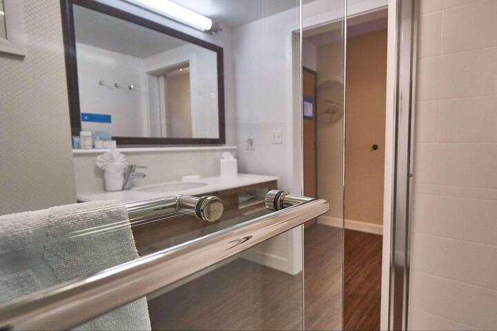 1 King Bed with Refrigerator, Microwave (12 of 33)