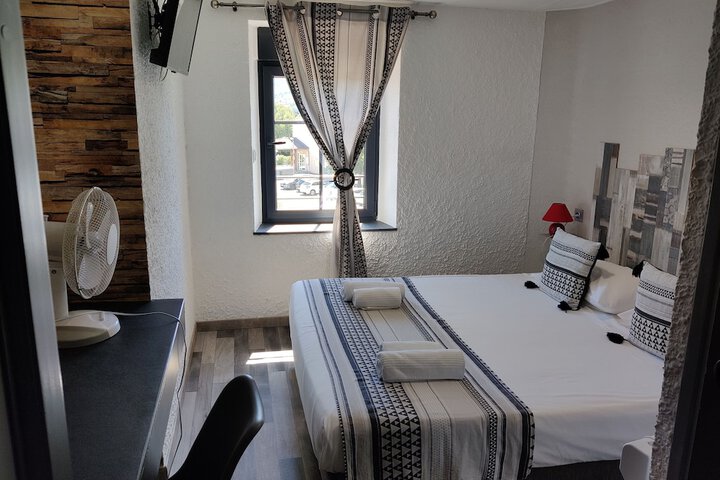 Room 9 of 38