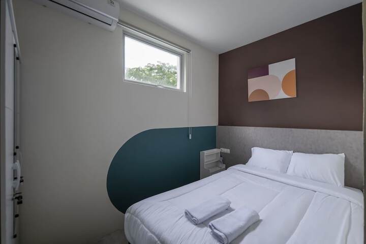Room 8 of 16