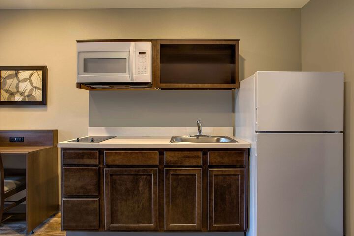 Queen Bed Kitchen Accessible (11 of 12)