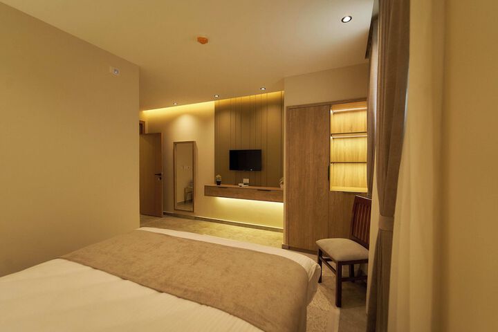 Room 27 of 148