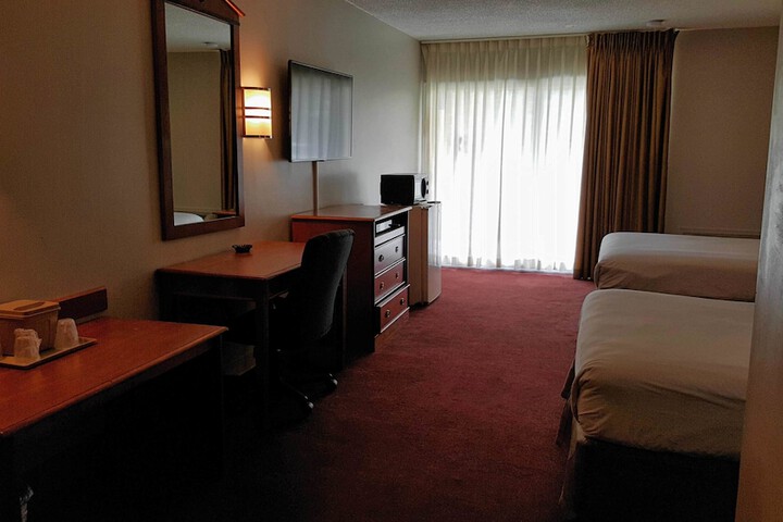 1 Queen Bed (14 of 16)