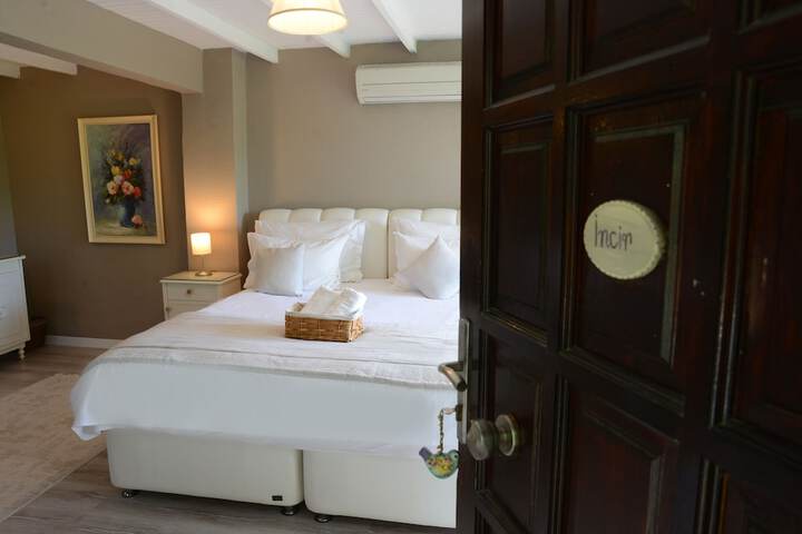Room 52 of 156