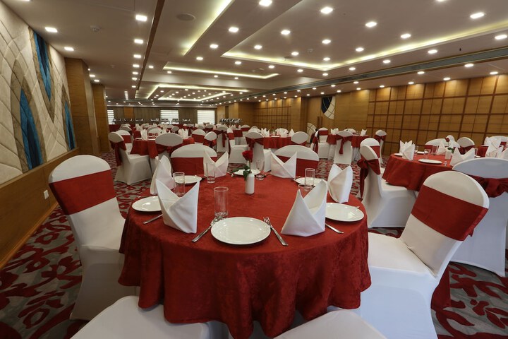 Ballroom/Hall 32 of 39