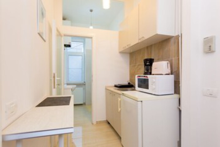 Room 9 of 11