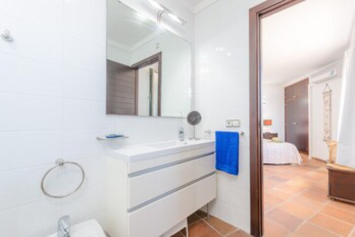 Room 3 of 62