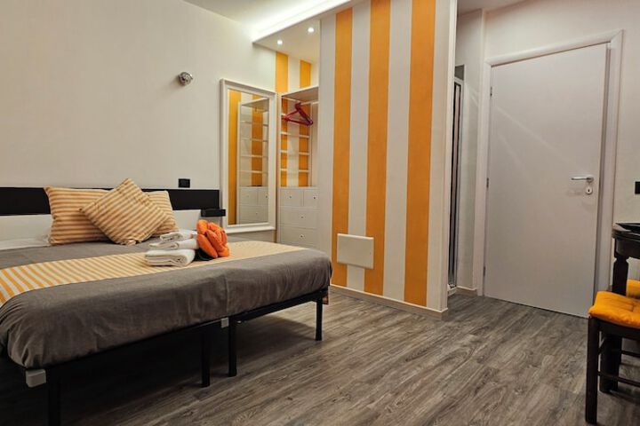 Room 15 of 76
