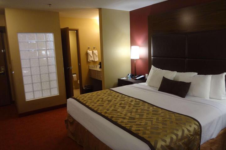 1 King Bed (2 of 8)