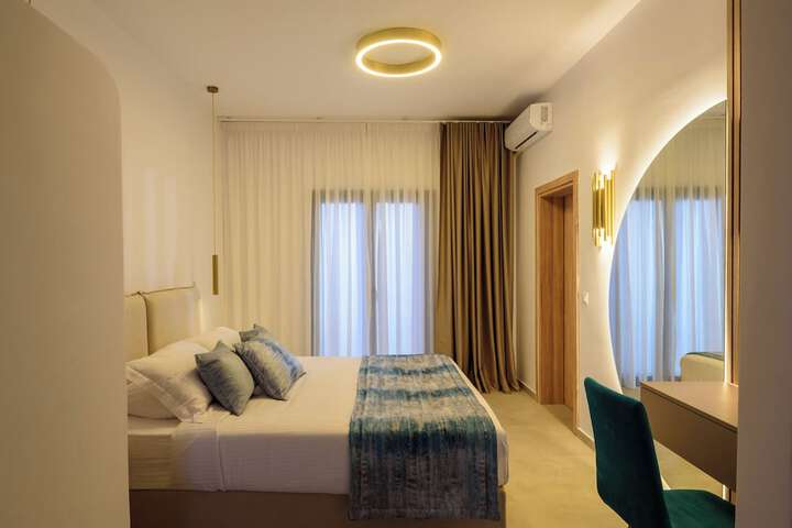 Room 2 of 61