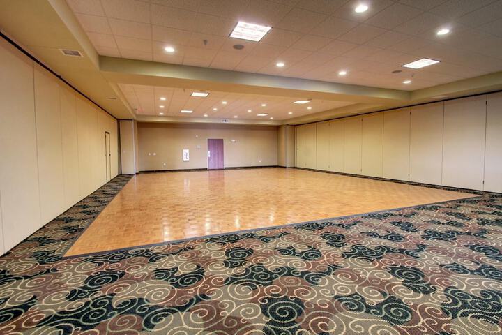 Ballroom/Hall 38 of 47