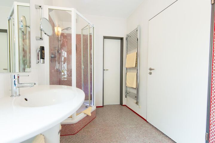 Room 26 of 49