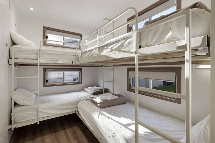 Room 10 of 76