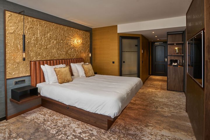 Room 3 of 45