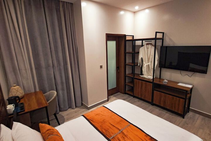 Room 16 of 106