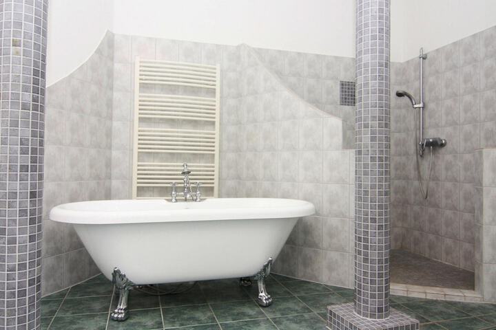Room 14 of 25