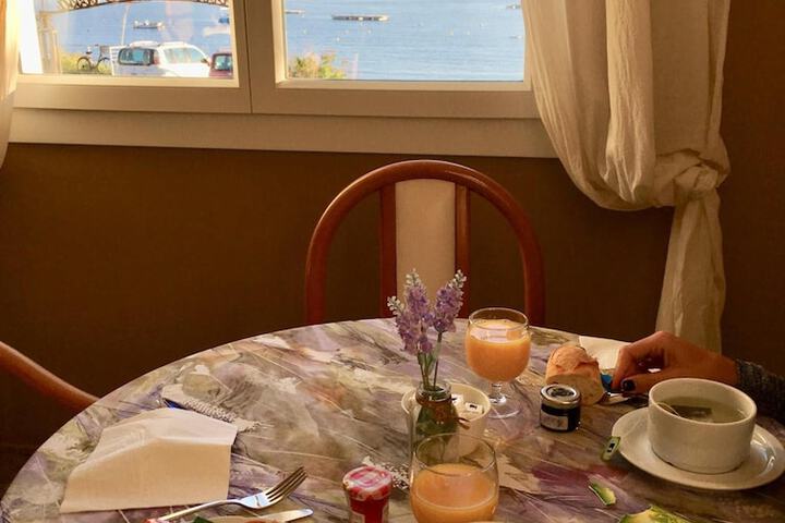 Dining 30 of 48