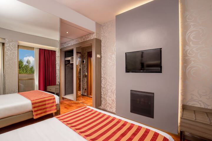 Room 16 of 30