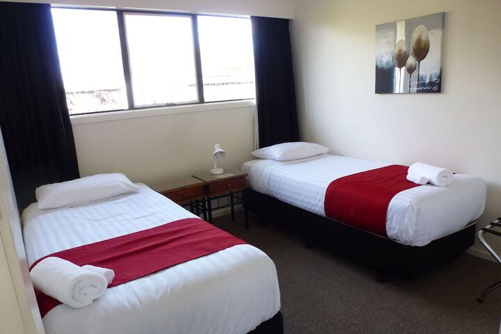Room 30 of 86