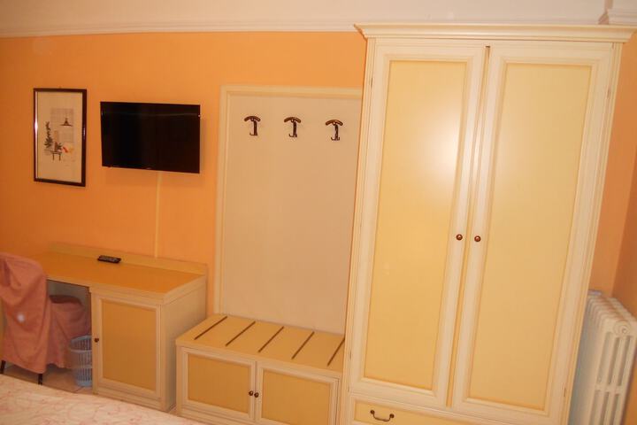 Room 23 of 66