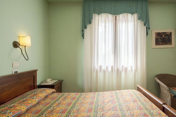 Room 18 of 68