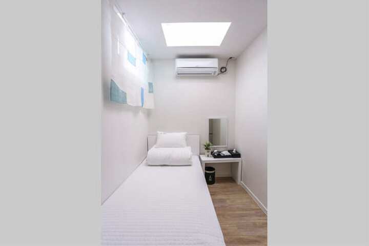 Room 14 of 60