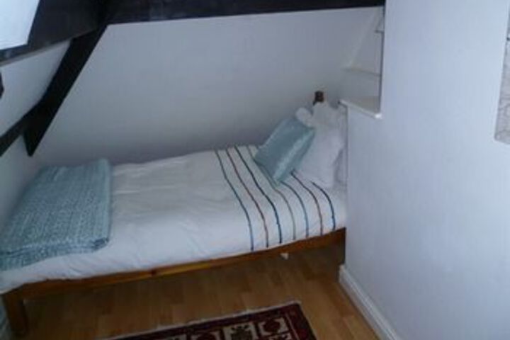 Room 6 of 14