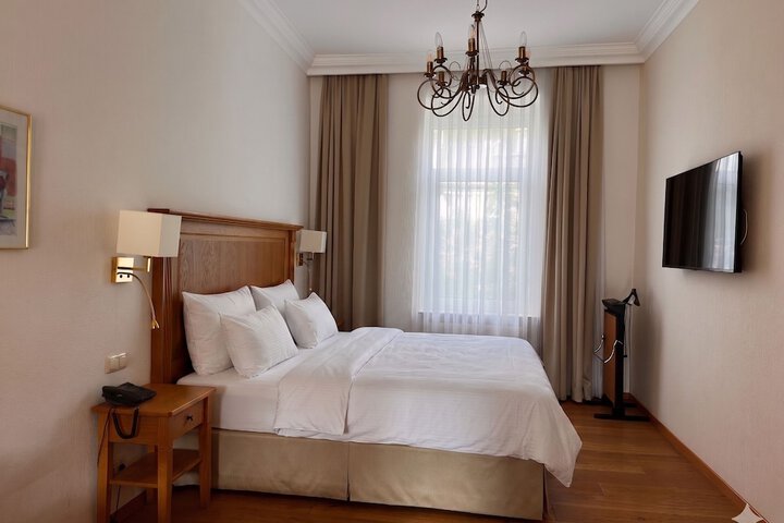 Room 18 of 42
