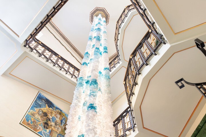 Lobby lounge