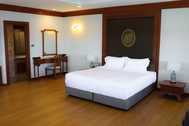Room 26 of 91