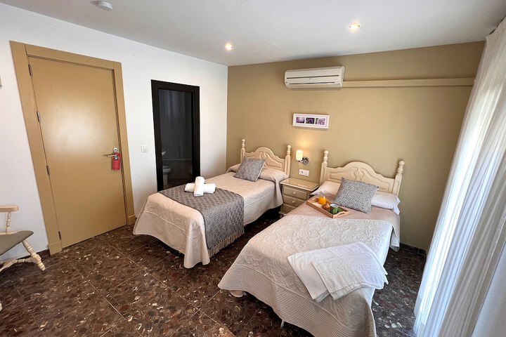 Room 10 of 50