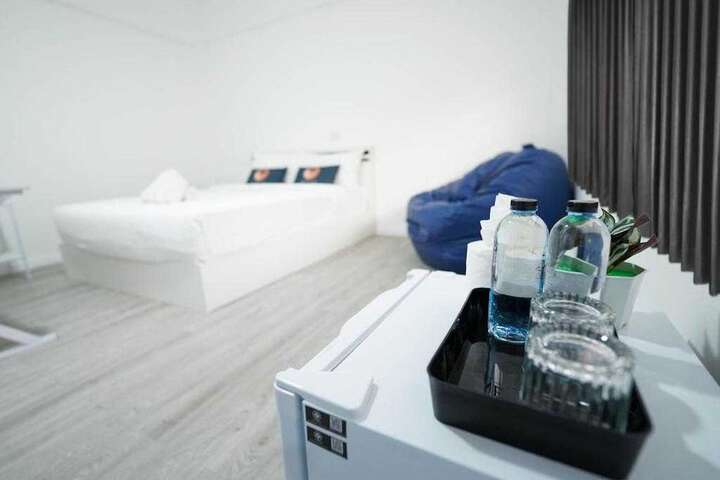 Room 2 of 25