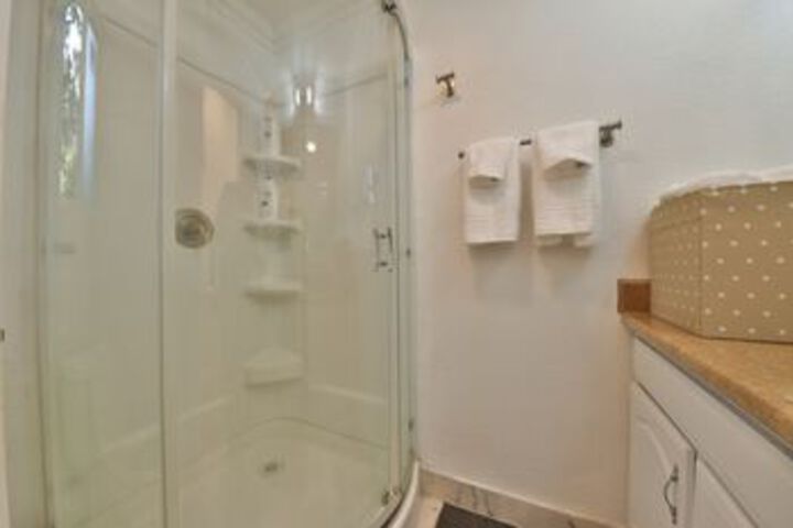 Room 12 of 117