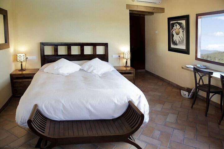 Room 2 of 32