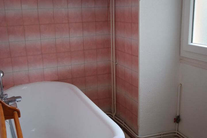 Room 33 of 64