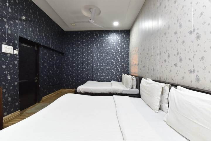 Room 11 of 17