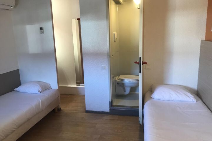 Room 26 of 64